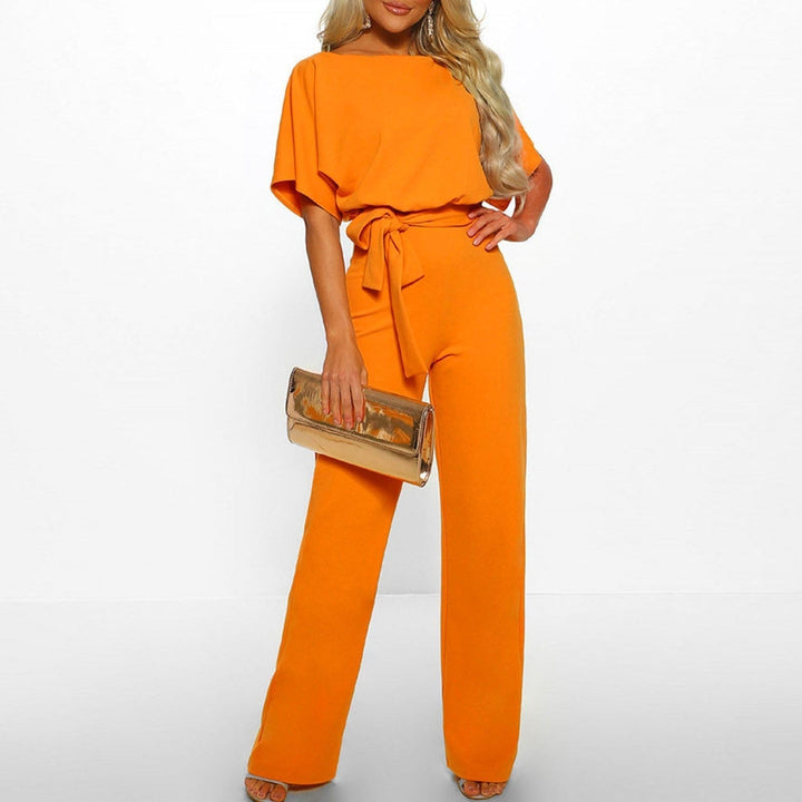 Damejumpsuit med belte, et must for sommer. Allsidig motekjole, elegant til fest og behagelig for hverdagsstil.