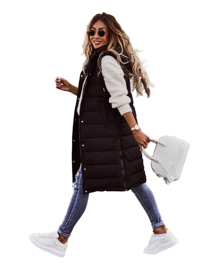 Stilfull dame knelang steppvest, vattert bodywarmer for kvinner, varm & moteriktig ytterplagg for vinteren.