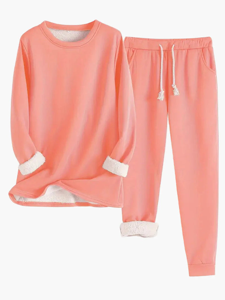 Kvinner i avslappet loungewear sett, et komplett antrekk for komfortabel hjemmebruk.