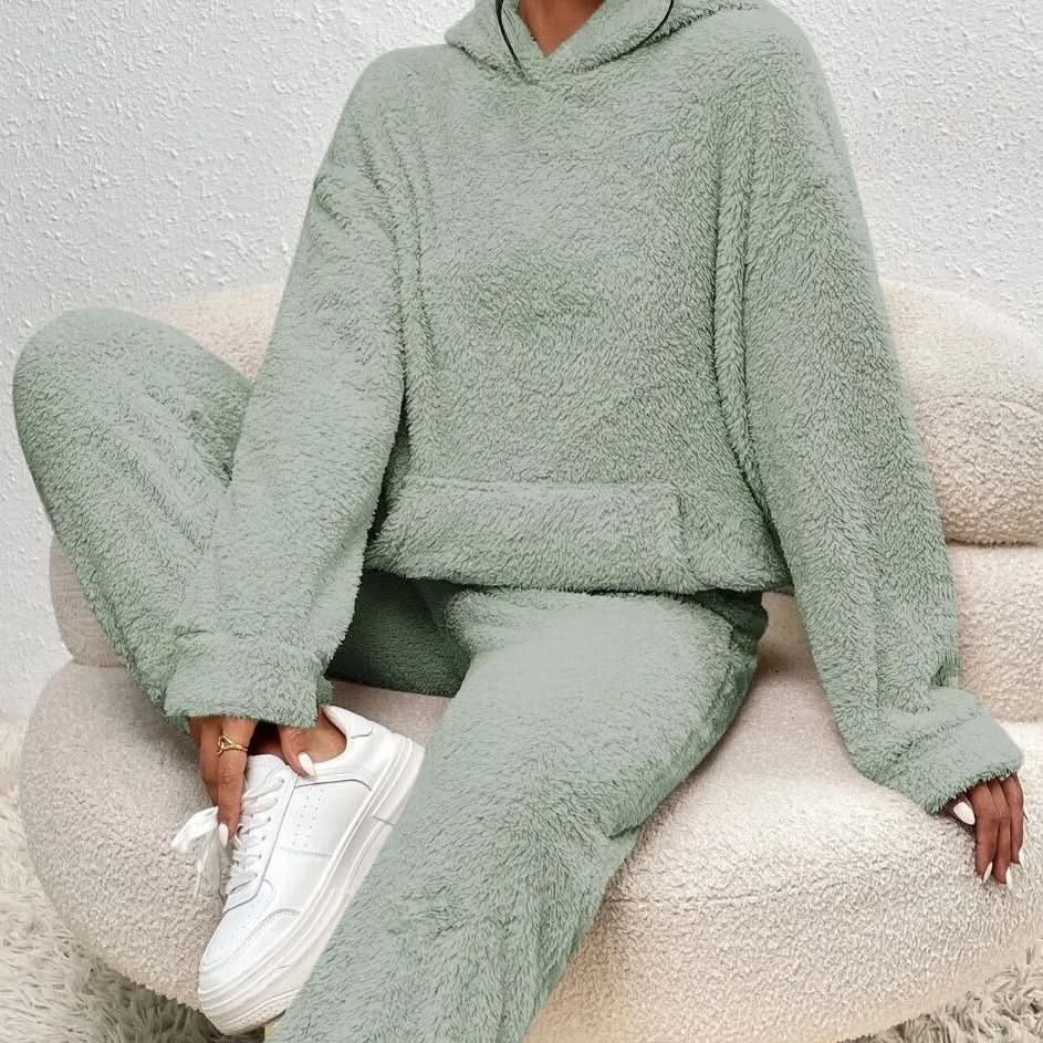 Komfortable bukser i teddystoff fra dame loungewear sett, ideelle for koselig avslapning og varme på kalde dager.