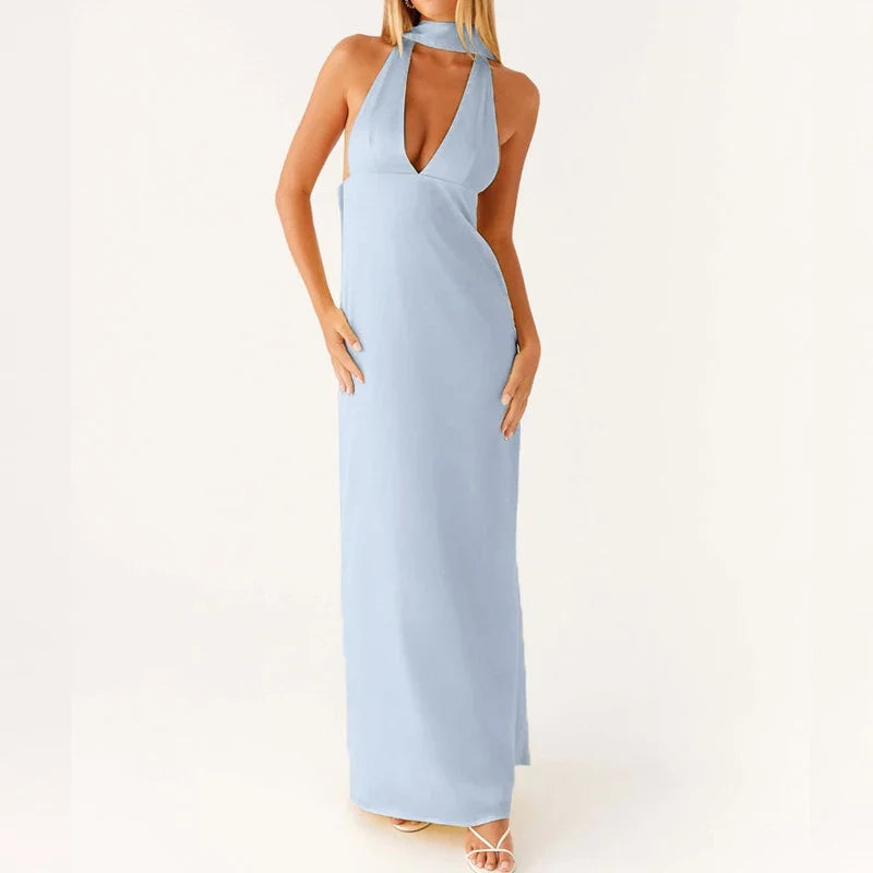 Elegant sommerkjole: Halterneck maxikjole for kvinner med bøhmisk touch. Løs passform, perfekt til ferie.