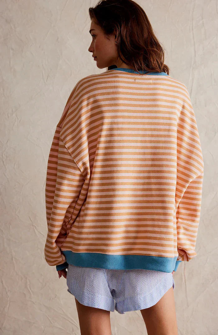 Hverdagsklar oversized kvinnegenser, fokusert på komfort og en trendy, moderne passform.