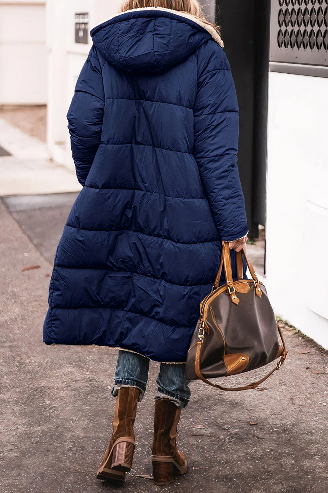 Stilfull dame dobbelsidig parkas, moderne vinterjakke med hette for fashion-bevisste kvinner. Allsidig.