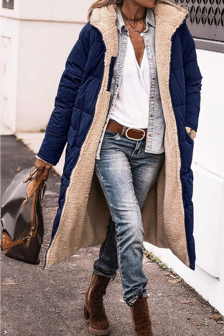 Nær bilde av glidelås og knapper på dame dobbelsidig parkas, solid vinterjakke for sikker lukking.