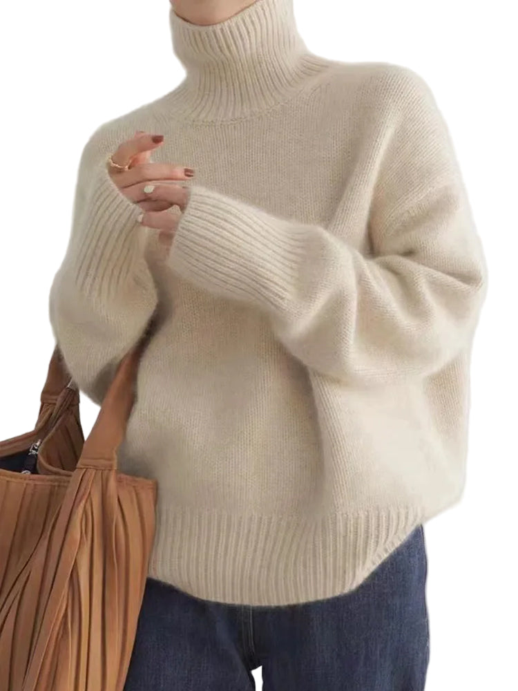 Myk, elegant dame rollkragenpullover i klassisk stil. Perfekt høst- og vintergenser.