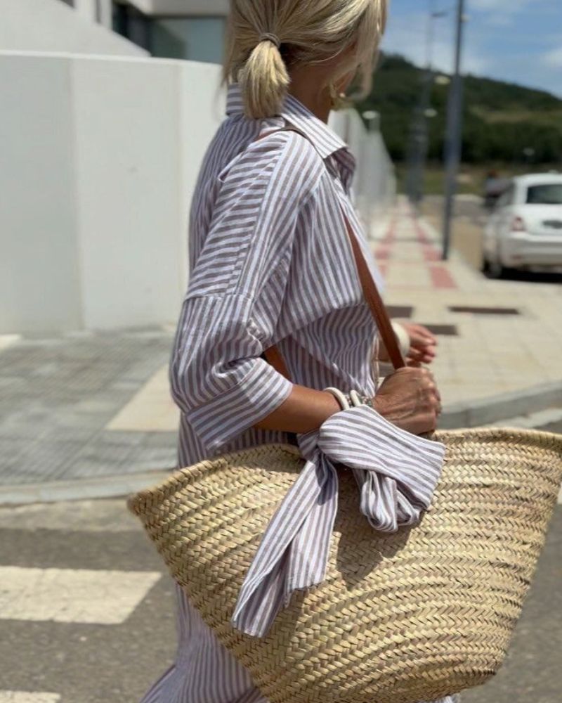 Elegant dame stripete skjortekjole; perfekt sommerkjole eller vårkjole for komfortabel stil.