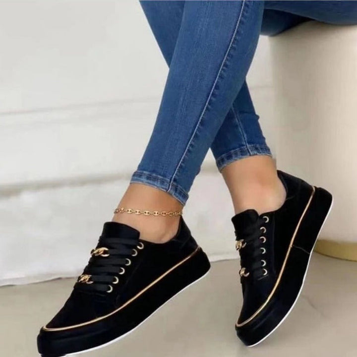 Stilige og komfortable dame sneakers, perfekte for hverdagen og lengre turer. Fleksible og lette sko.