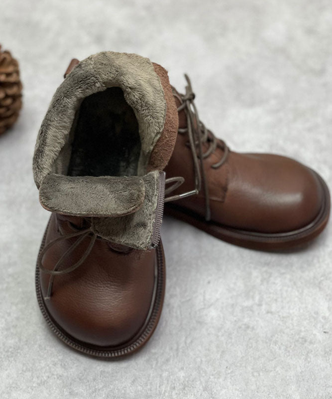 Komfortable og stilige kvinneboots med mykt fôr, designet for å holde føttene varme hele vinteren.