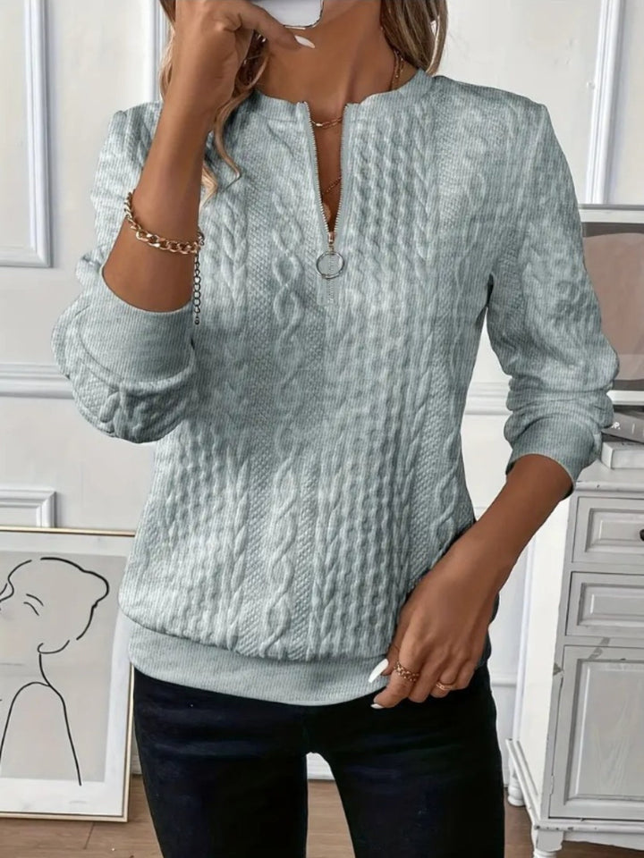 Komfortabel damesweatshirt med halv glidelås i elegant farge, perfekt for stilren hverdagsgenser.