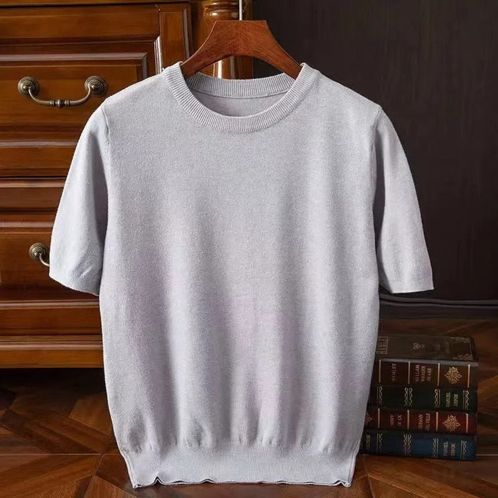 Elegant dame t-skjorte i cashmere. Basisplagg perfekt for lag på lag, hverdag og allsidig bruk.