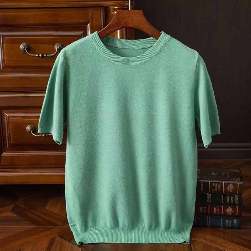 Luksuriøs dame t-skjorte av myk cashmere. Komfortabel og elegant for stilfull hverdag.