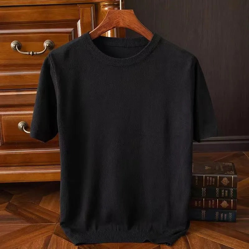 Dame t-skjorte i luksuriøs, myk cashmere. Et komfortabelt, elegant basisplagg for hverdag og lag på lag.