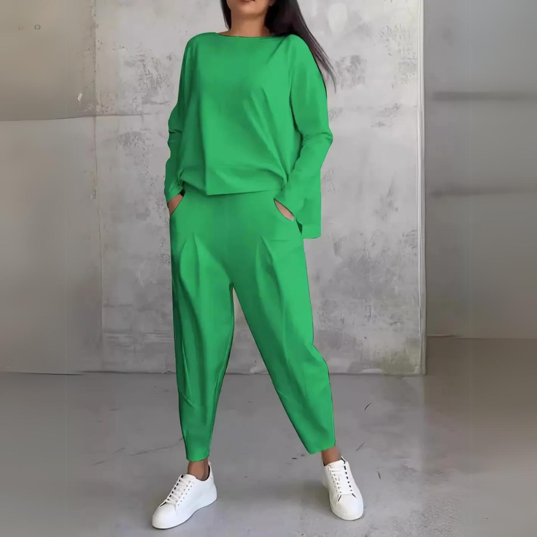Allsidig todelt sett for kvinner, kombinerer komfort og elegant stil. Ideelt for vår- og sommermoter.