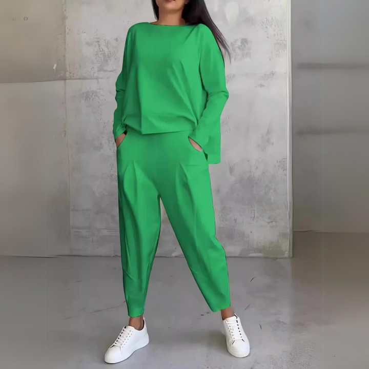 Allsidig todelt sett for kvinner, kombinerer komfort og elegant stil. Ideelt for vår- og sommermoter.