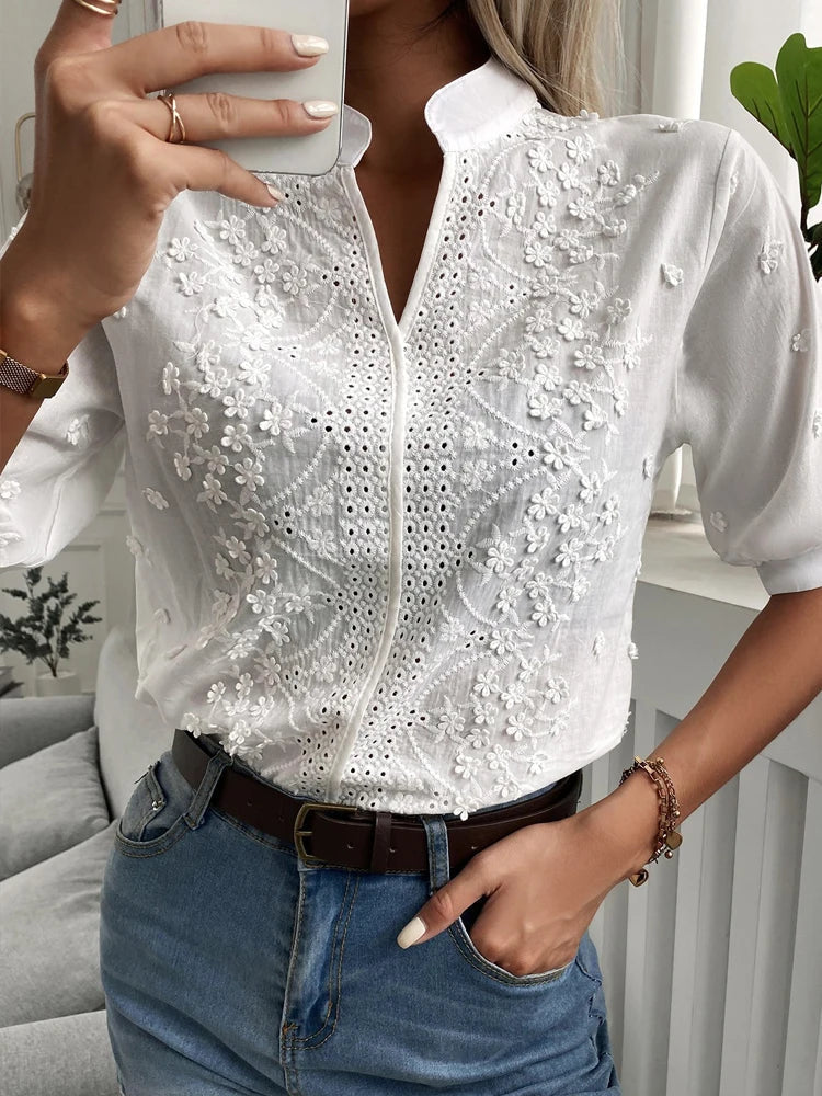 Stilig kvinne topp med elegant v-hals, en komfortabel passform for en chic look.