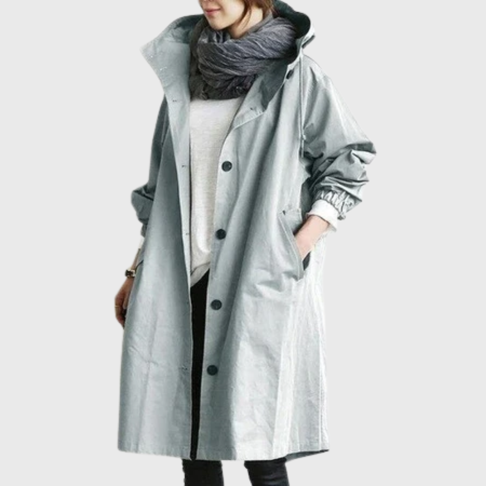 Klassisk beige dame trenchcoat med slank passform, dobbelknepping og belte i midjen.