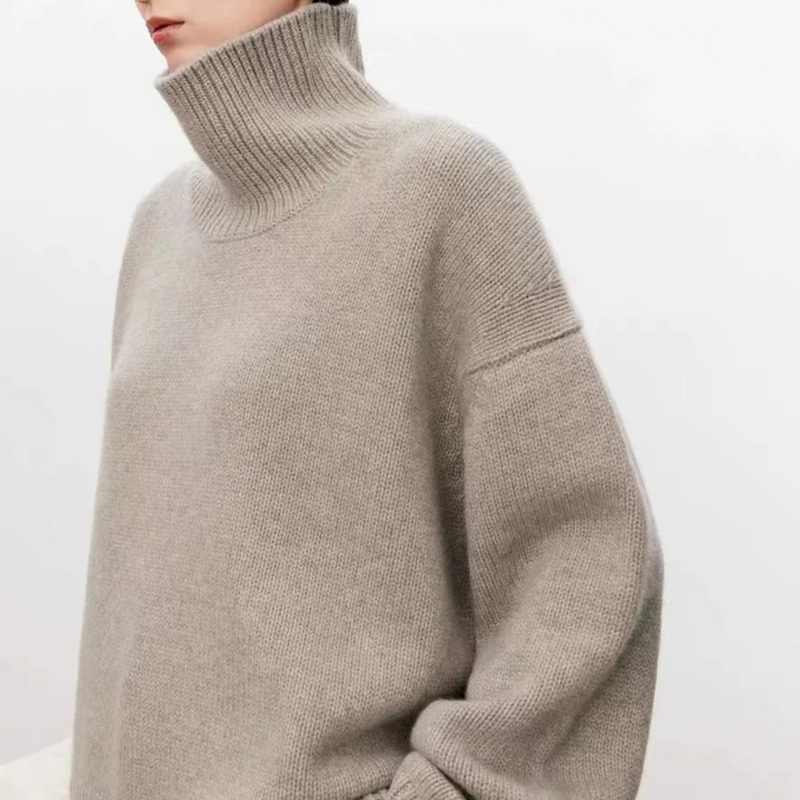 Stilren grå dame turtleneck genser, perfekt for lag-på-lag og vintermote. Komfortabel & allsidig.