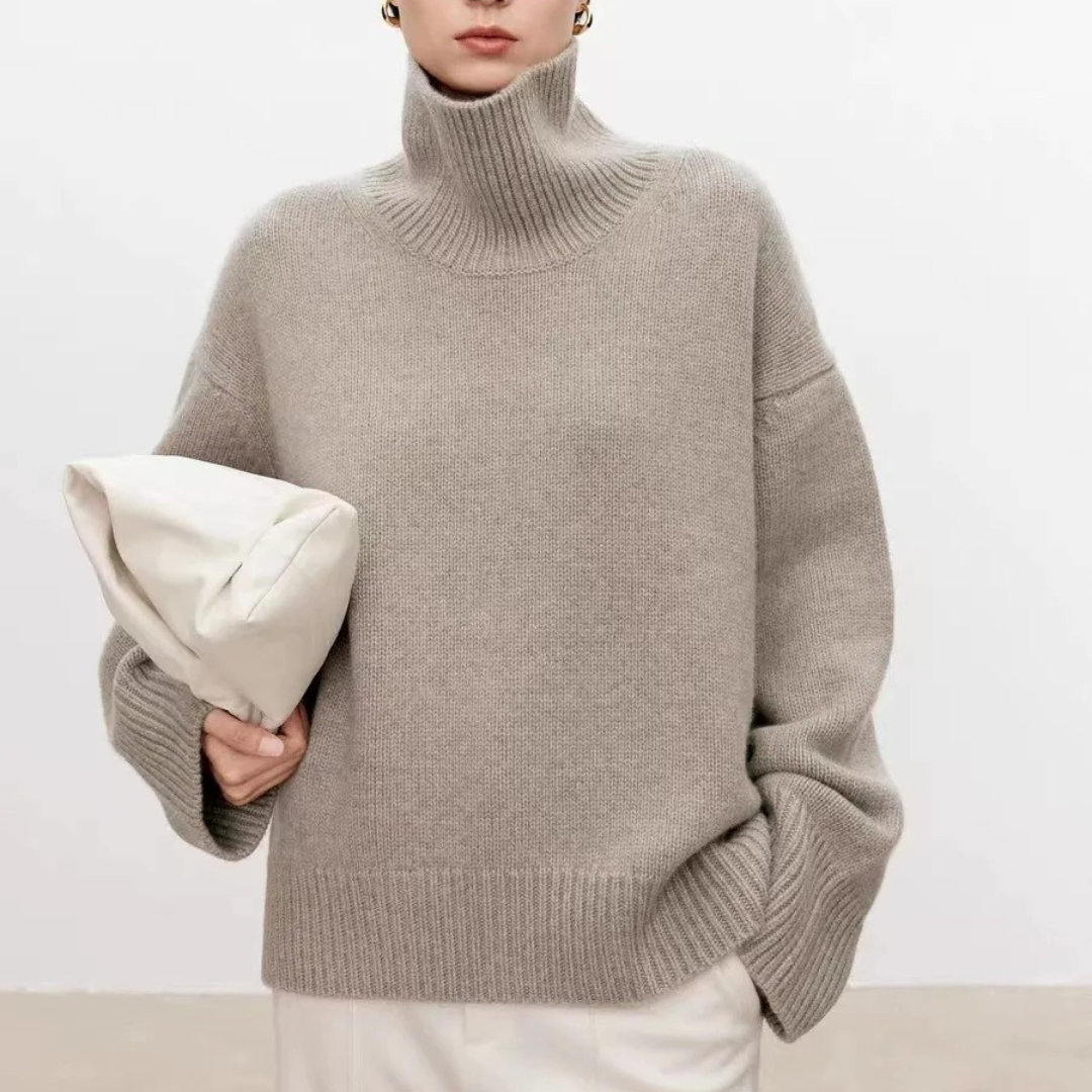 Elegant svart damegenser med turtleneck, et tidløst plagg for høst- og vintergarderoben. Varm & stilfull.