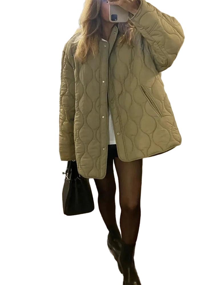 Dame vinterjakke, quiltet og oversized, for komfortabel og trendy stil. Perfekt ytterplagg for kaldere dager.