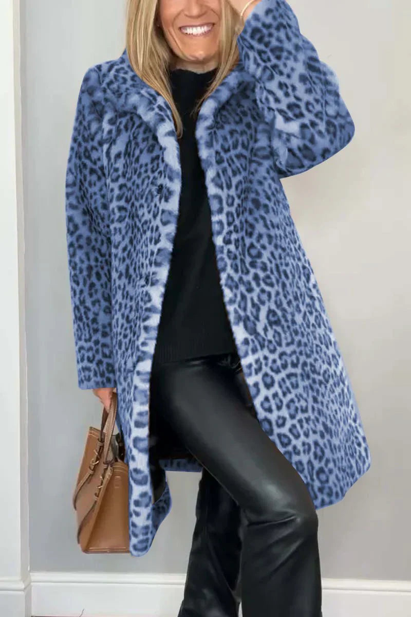 Elegant damejakke med leopardmønster. Perfekt for vinter, både hverdag og fest. Varm og trendy.