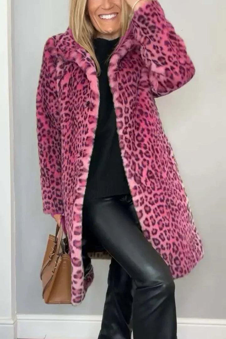 Dame leopardmønstret vinterjakke. Langvarig, elegant og varm jakke som passer alle anledninger.