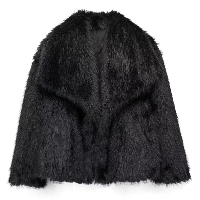 Detaljbilde av kort fuskepelsjakke. Varm, elegant og moteriktig damejakke for kvinner. Stilfull look.
