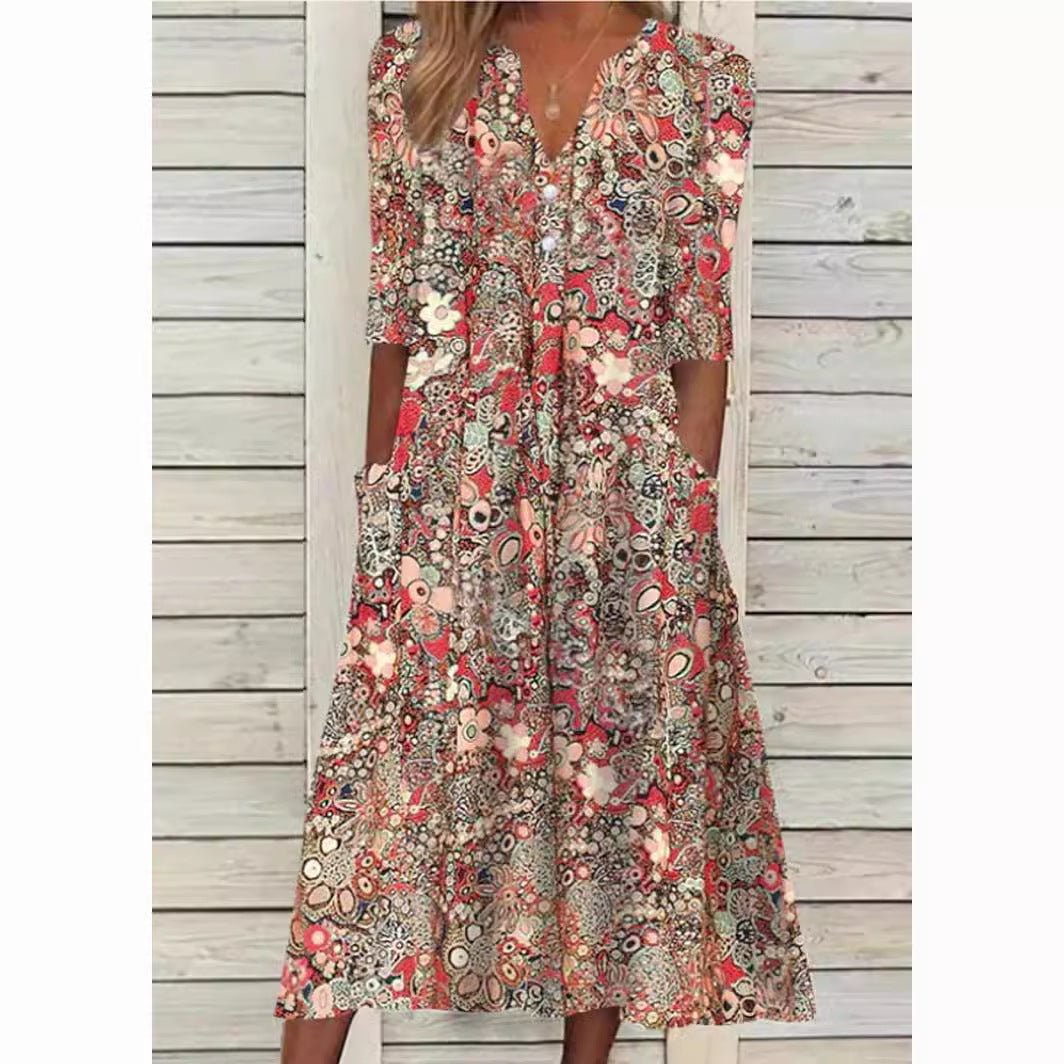 Komfortabel sommerkjole med blomsterprint til dame. Lett stoff og luftig design for varme dager. Enkel og stilig.