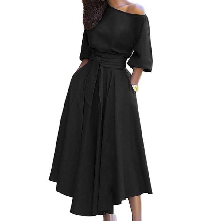 Elegant dame maxikjole med klassisk design og flatterende midje, perfekt for kvinner.