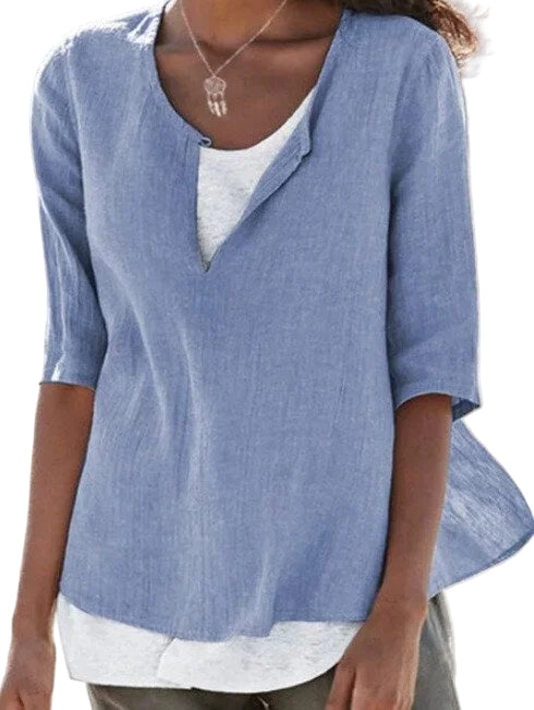 Elegant kvinners V-hals bluse med 3/4-ermer i løs passform. Komfortabel og allsidig for vår/sommer.