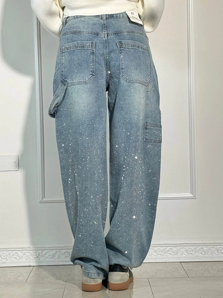 Komfortable damejeans, mørkeblå med glitrende diamanter. Romslig passform for en trendy og stilfull hverdag.