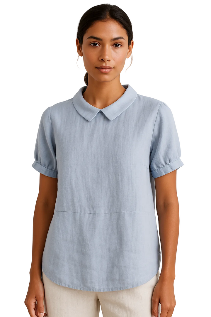 Elegant damebluse med bubikrage og korte ermer. Stilfull kortermet bluse for sommer og hverdag.
