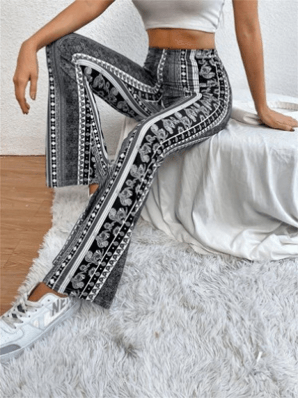 Allsidige utsvungne damebukser, skinny fit, trykt bohemsk mønster for en avslappet look.