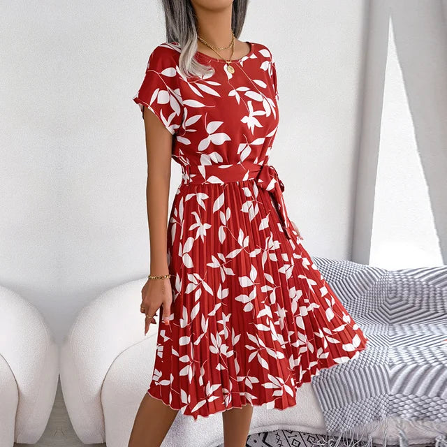 Flott blomstret sommerkjole i komfortabelt stoff, for en avslappet og stilig look.