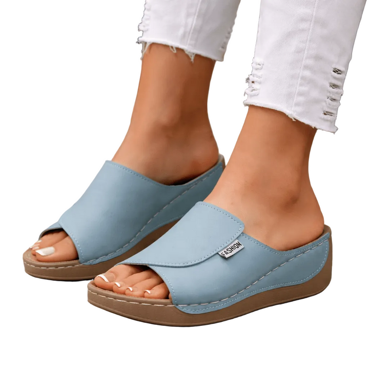 Damesandaler med justerbare stropper for optimal komfort og støtte. Perfekte sommersandaler for hverdagsbruk.