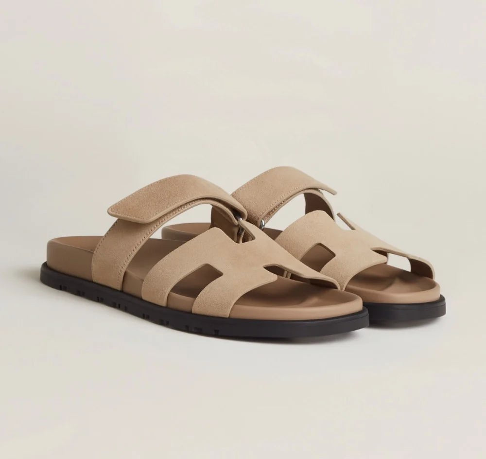 Klassiske damesandaler med raffinerte detaljer. Ideelle for en komfortabel og stilfull sommer.
