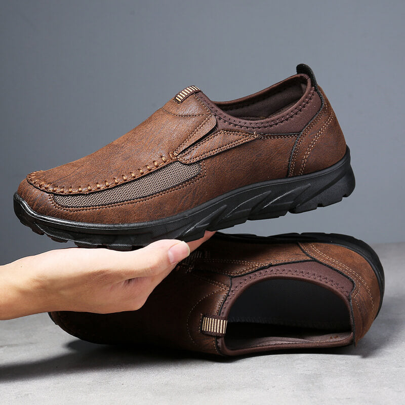 Elegante brune herresko med moderne design. Klassisk stil og komfort for allround bruk.