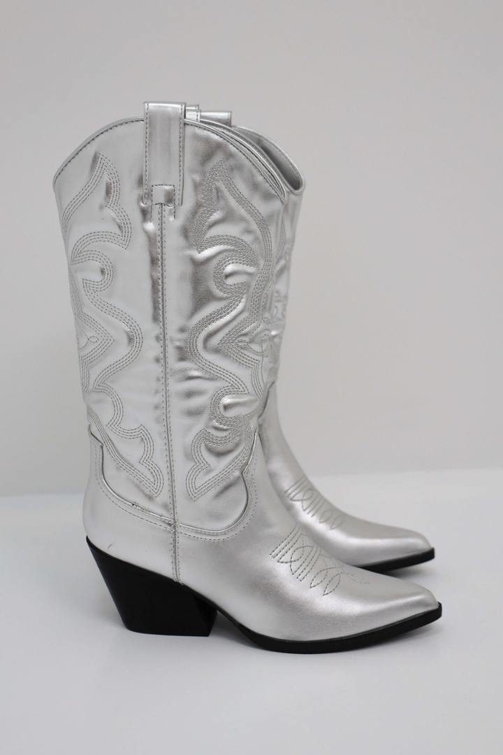 Elegante dame boots med cowboy-inspirert design, ideelle for en sofistikert look.
