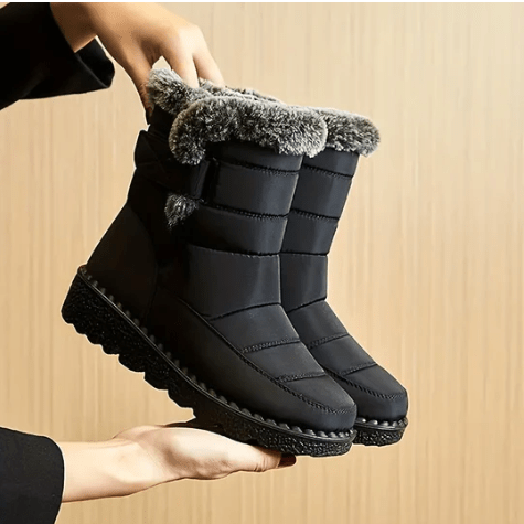 Blå vanntette vintersko for kvinner. Perfekte utendørs for snø og kulde. Varme, komfortable og snøsikre hverdagssko.