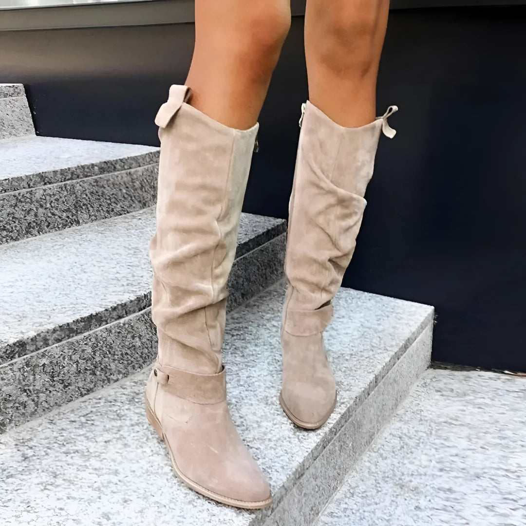 Beige damestøvler, komfortable og elegante kvinneboots for høst og vinter. Ideelle hverdagssko.