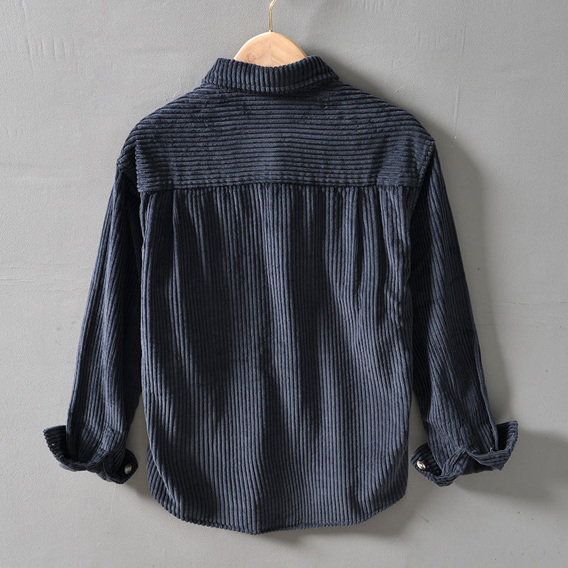 Vintage herreskjorte i kordfløyel, langermet og komfortabel. Perfekt retro casual stil for menn.