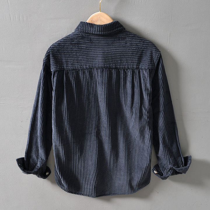 Vintage herreskjorte i kordfløyel, langermet og komfortabel. Perfekt retro casual stil for menn.