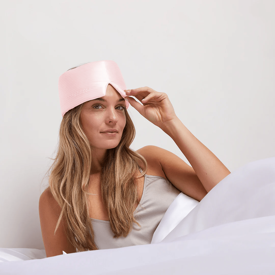 Silkemaske som en del av din kveldsrutine for dyp søvn og hudpleie.