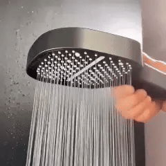 Moderne sølv dusjhode med justerbare sprayinnstillinger og Turbo Boost, perfekt for en personlig dusjopplevelse.