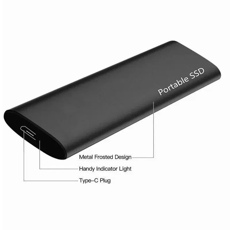 Ekstern lagringsenhet 4TB med USB-C kabel, klar for rask dataoverføring og backup av filer.
