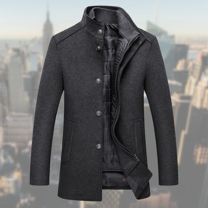 Stilfull brun herrefrakk med vest. Varmt yttertøy for menn, perfekt for kjølige vinterdager og elegant look.