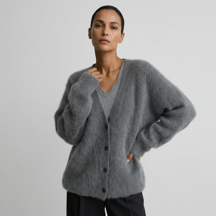 Elegant strikket cardigan for kvinner i tidløs stil. Myk og komfortabel overdel for luksuriøs hverdagsmote.