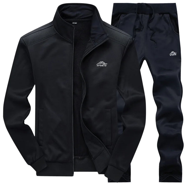 Herre treningsdress sett i polyester. Komfortabel og stilfull sportswear for fritid og hverdag.