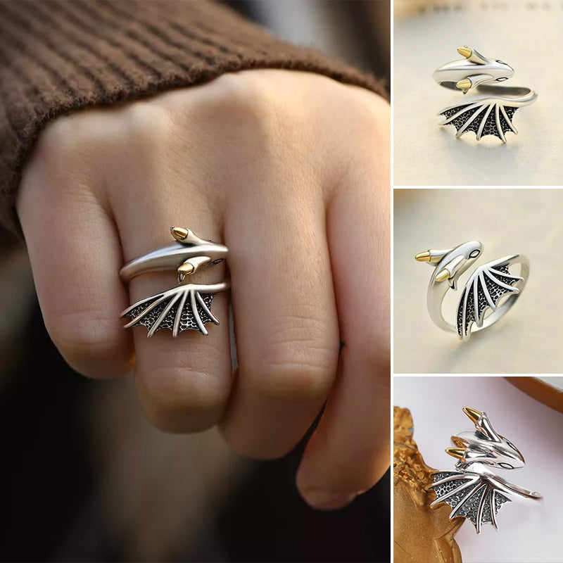 Kompleks design av en drage på en justerbar sølvfarget ring. Et populært unisex dyr smykke.