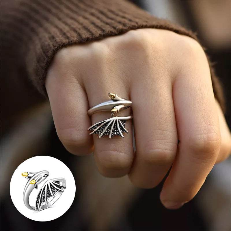 Trendy justerbar drage ring, perfekt for daglig bruk. Et symbolskt unisex tilbehør i metall.