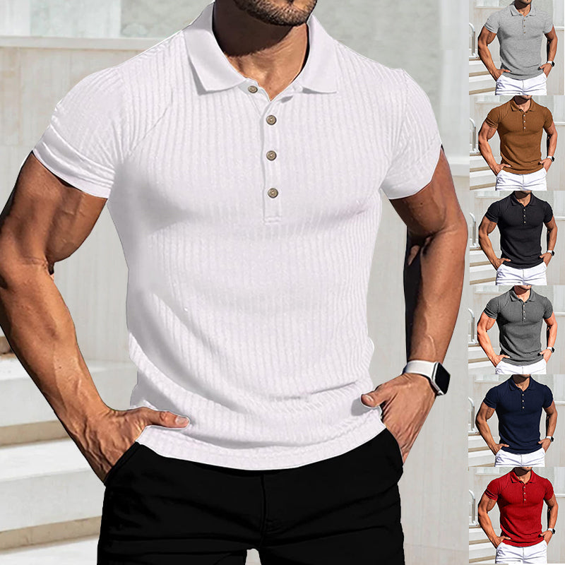 Allsidig ensfarget golf t-skjorte for menn. Kort erm i pustende polyester, ideell for sport og fritid.